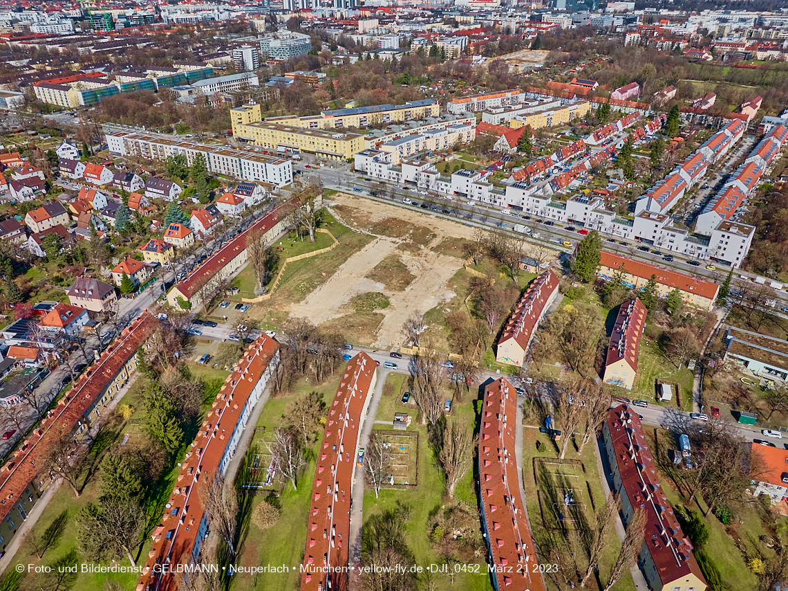 21.03.2023 - Luftbilder von der Baustelle Maikäfersiedlung in Berg am Laim